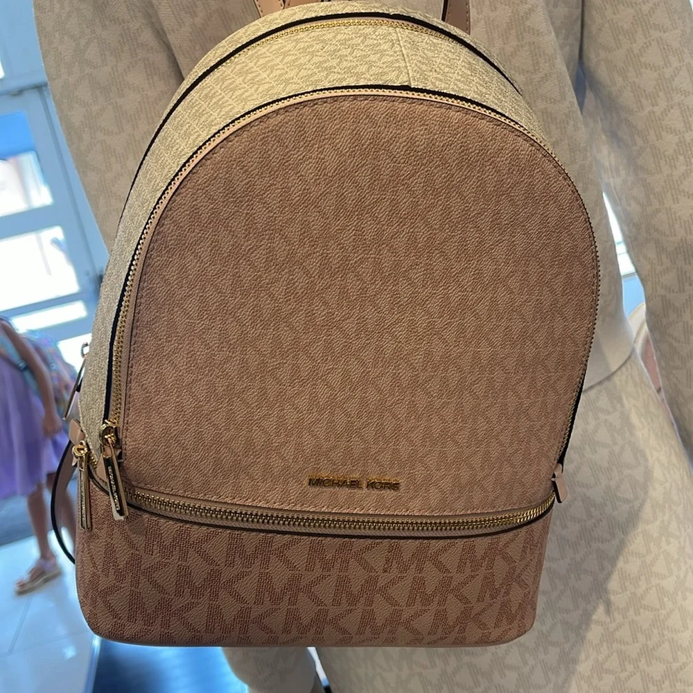 MICHAEL KORS Rhea Medm Zip Color-Block Signature Logo Backpack
PWD BLSH MLT
NWT - Picture 10 of 16